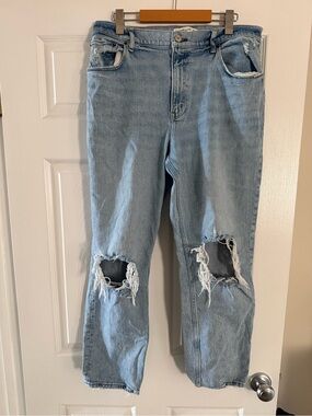 Abercrombie & Fitch Light Blue High-Rise Straight Leg Jeans 32/14